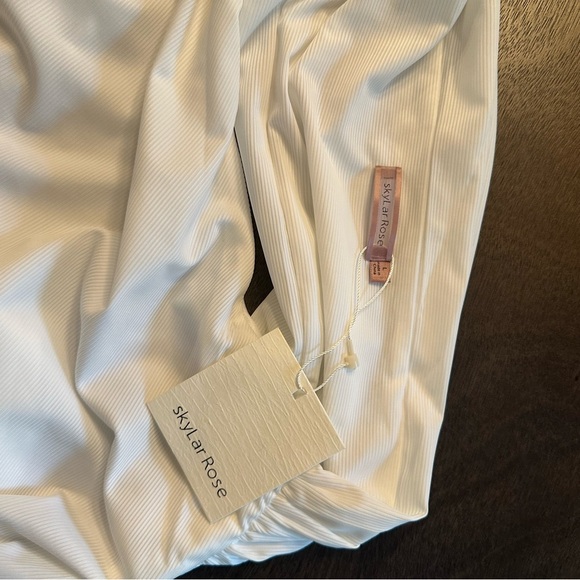 One shoulder backless bodysuit - Picture 3 of 3